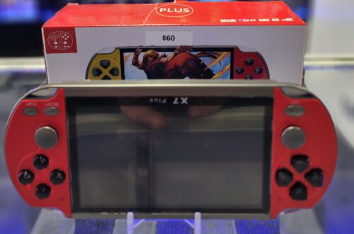 NEW 7 INCH GAME CONSOLE WITH OVER 30 GAMES INCLUDED