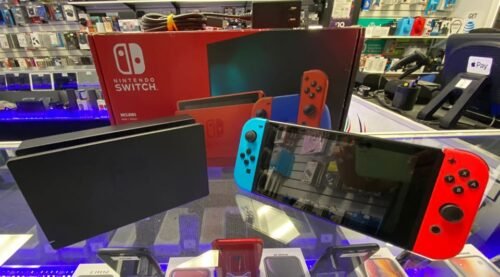 NINTENDO SWITCH IN GREAT LIKE NEW CONDITION